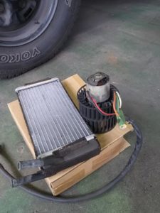 レンジローバーのヒーター取り外し