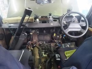 レンジローバーの車内改造中