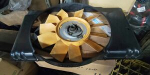 ラジエーターファンとシュラウド